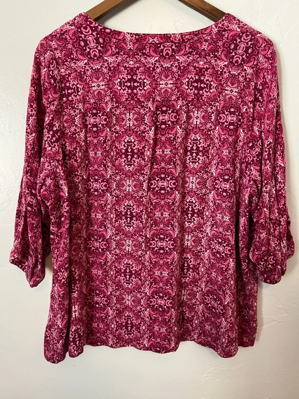 Croft & Barrow Pink Patterned V-Neck Women's Top Size 1X Boho - Picture 5 of 6